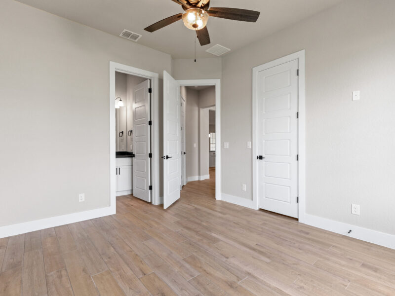 1202 Roxburg Way